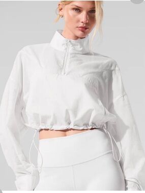 alo cropped 1/4 zip ariel pullover and game time shorts Set